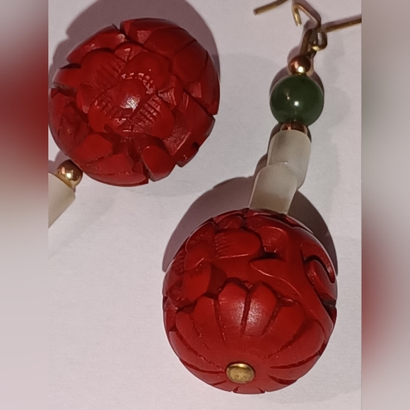 Vintage carved cinnabarre jade mother of pearl earrings - Picture 1 of 5